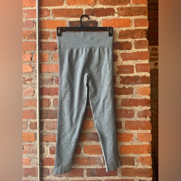 Women’s Workout Leggings; size xl - Picture 3 of 10